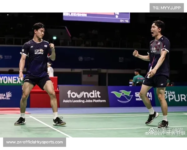 王齐麟后场重杀助攻,邱相榤网前施压默契配合 王齐麟后场重杀助攻,邱相榤网前施压默契配合