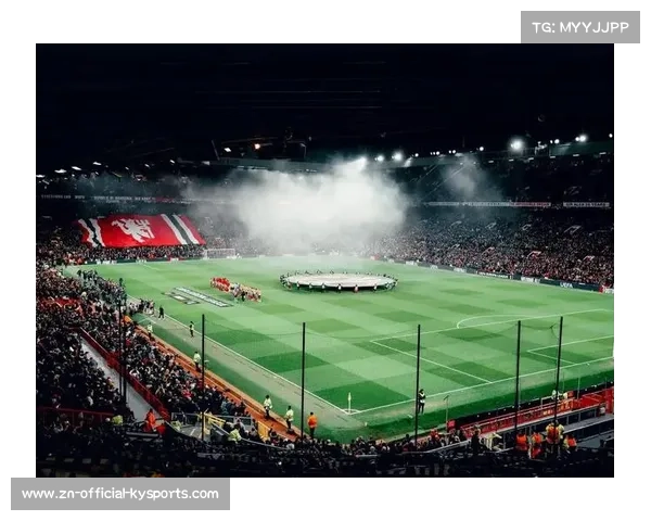 曼市德比球迷TIFO秀，老特拉福德氛围热烈